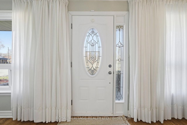 33 Willowhurst Crescent