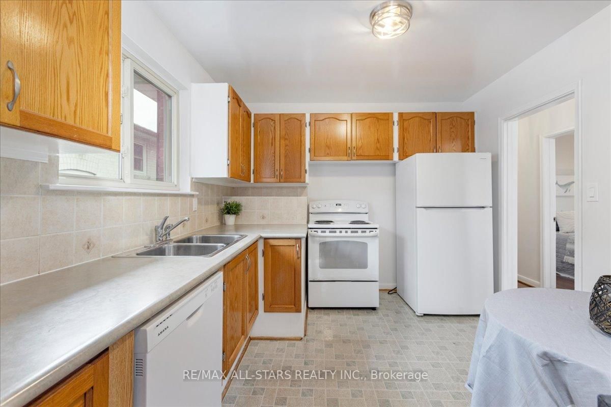 Detached House for sale at 55 Sancrest Drive, Toronto, Ontario, M1P 4A7 - Bendale - MLS: E12942972