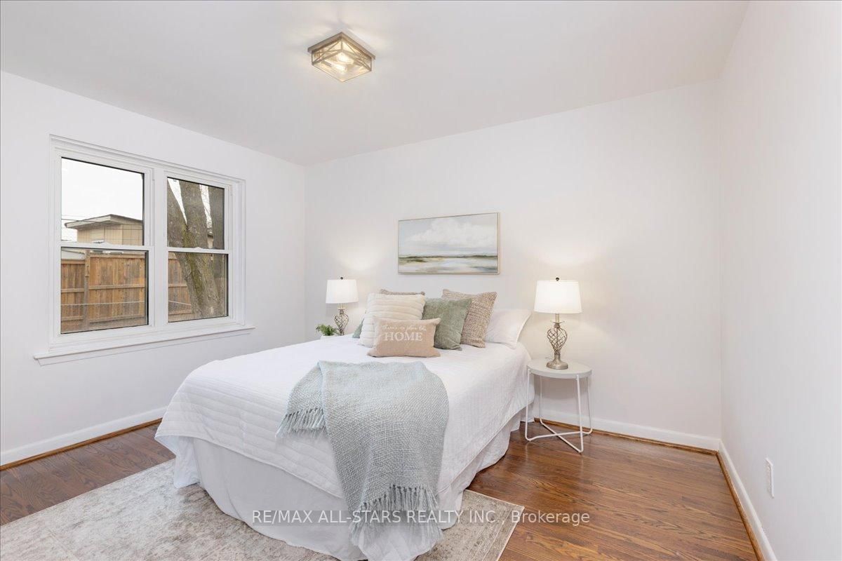 Detached House for sale at 55 Sancrest Drive, Toronto, Ontario, M1P 4A7 - Bendale - MLS: E12942972