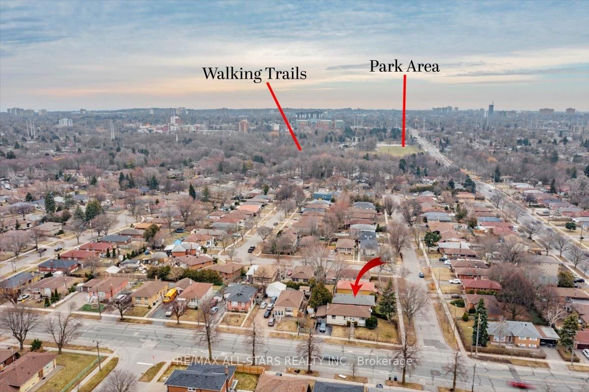 Detached House for sale at 55 Sancrest Drive, Toronto, Ontario, M1P 4A7 - Bendale - MLS: E12942972