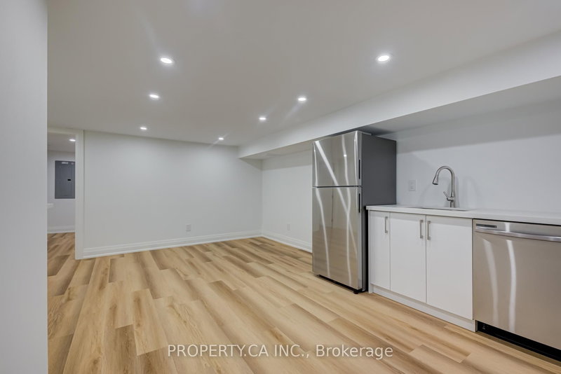 Lower - 8 First Ave, Toronto, M4M 1W8 | Image 3