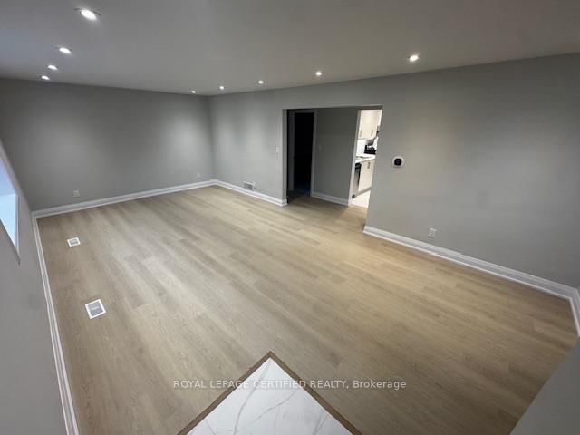 16 Almond Ave, Whitby, L1P 1K5 | Image 3