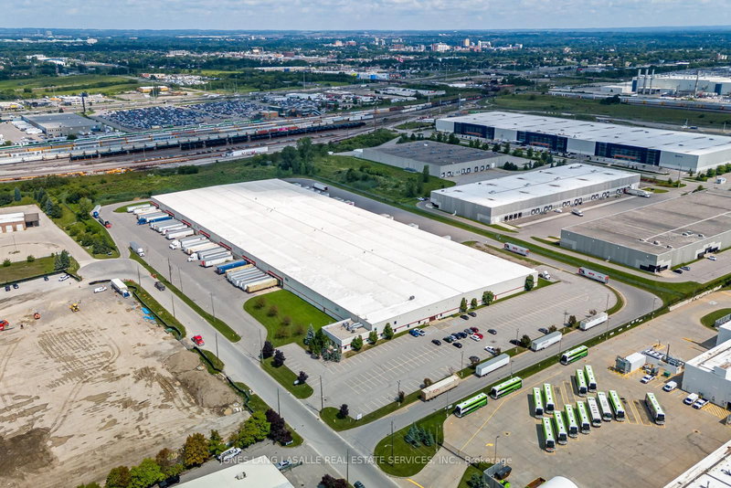 999 Boundary Rd, Oshawa, L1N 7G4 | Image 2