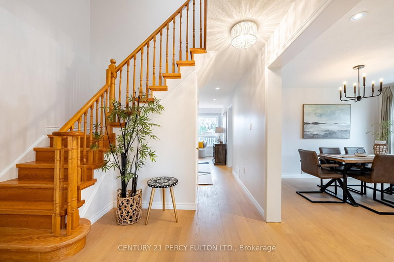 1506 Bentley Lane, Pickering, L1X 2M5 | Image 3