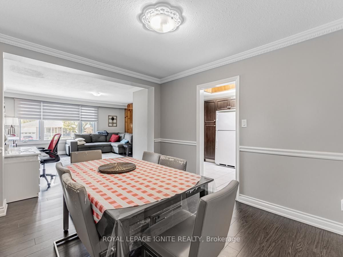 Detached House for sale at 803 Fairview Avenue, Pickering, Ontario, L1W 1M7 - Bay Ridges - MLS: E12946084