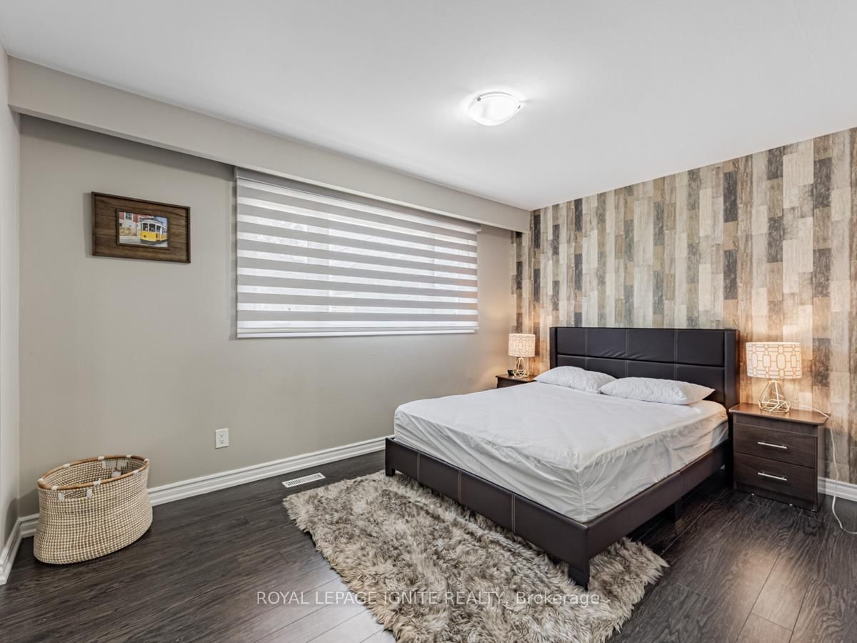 Detached House for sale at 803 Fairview Avenue, Pickering, Ontario, L1W 1M7 - Bay Ridges - MLS: E12946084