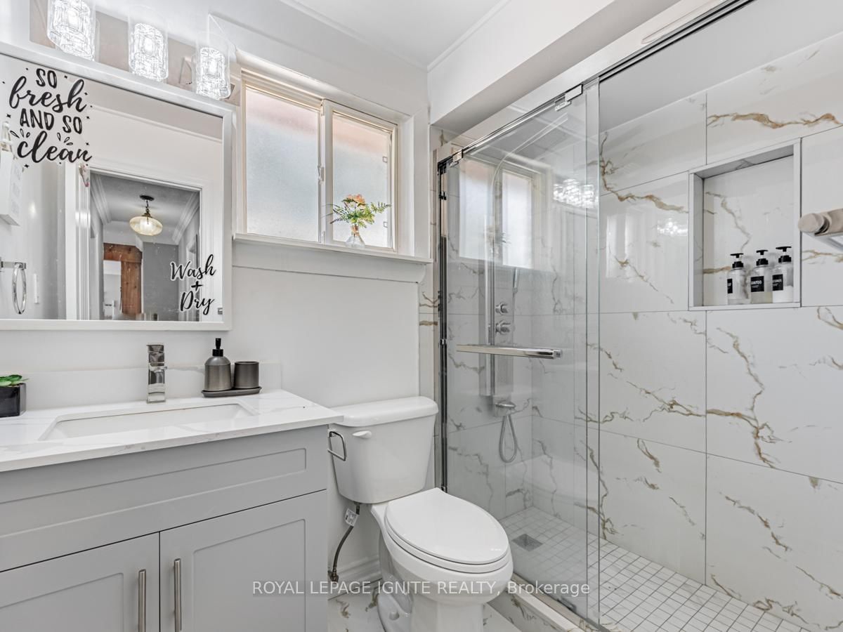 Detached House for sale at 803 Fairview Avenue, Pickering, Ontario, L1W 1M7 - Bay Ridges - MLS: E12946084