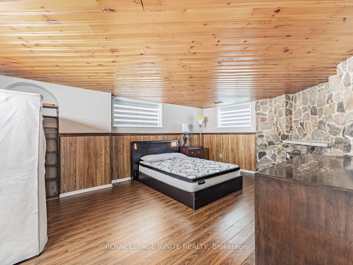 Detached House for sale at 803 Fairview Avenue, Pickering, Ontario, L1W 1M7 - Bay Ridges - MLS: E12946084