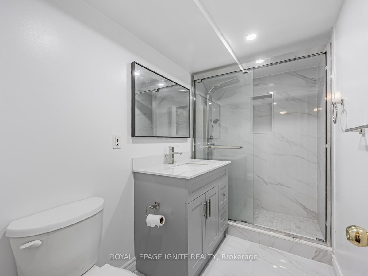 Detached House for sale at 803 Fairview Avenue, Pickering, Ontario, L1W 1M7 - Bay Ridges - MLS: E12946084