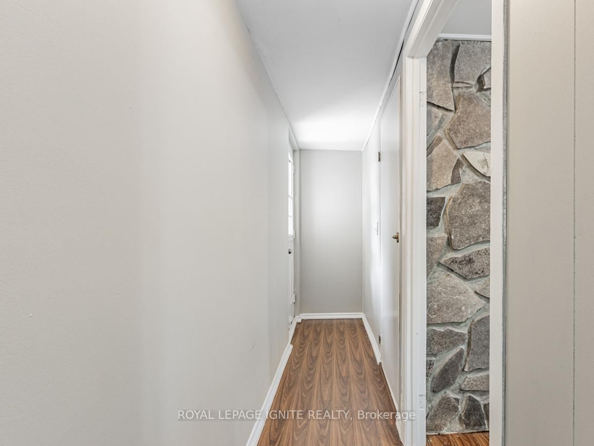 Detached House for sale at 803 Fairview Avenue, Pickering, Ontario, L1W 1M7 - Bay Ridges - MLS: E12946084