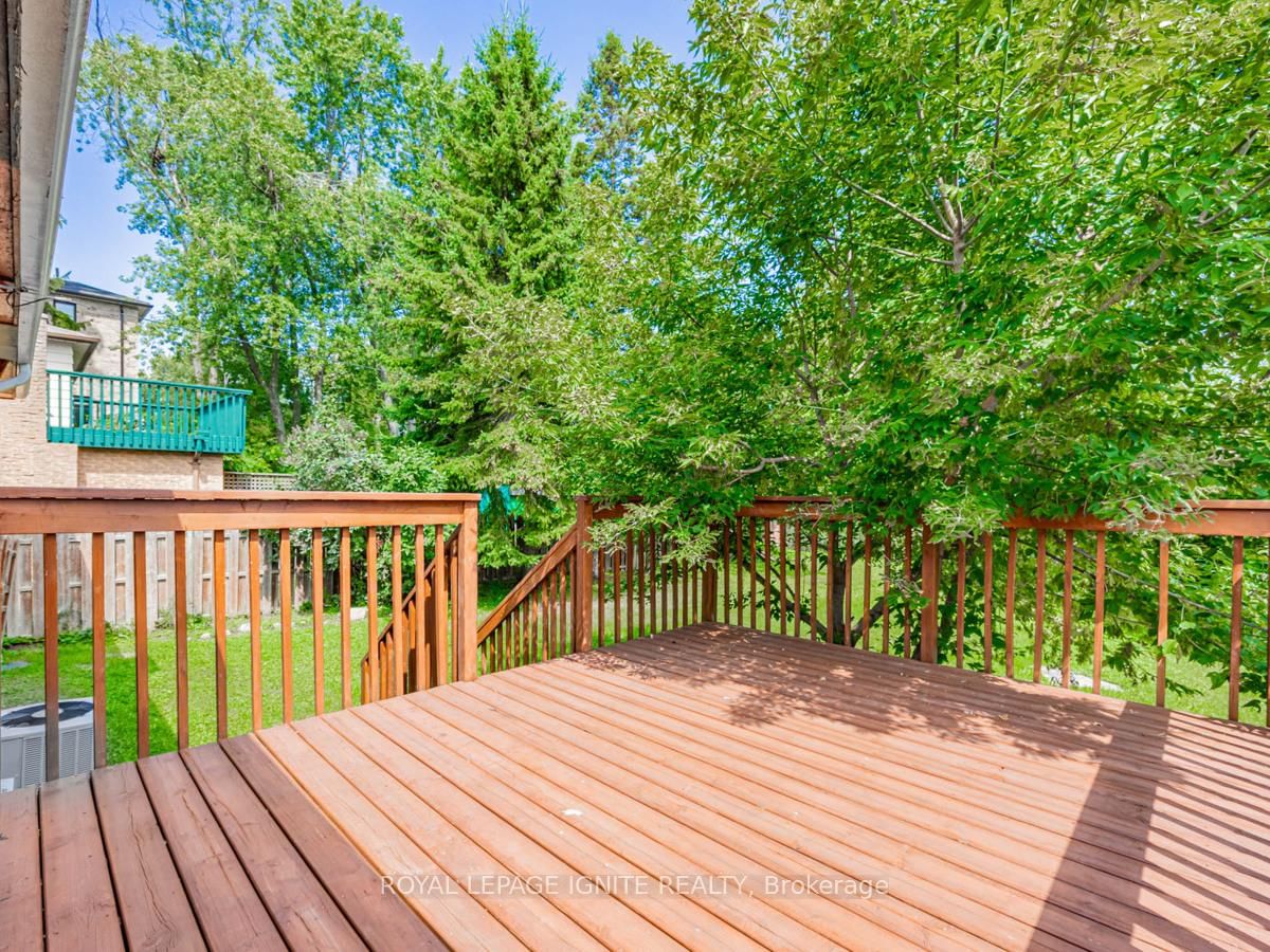 Detached House for sale at 803 Fairview Avenue, Pickering, Ontario, L1W 1M7 - Bay Ridges - MLS: E12946084