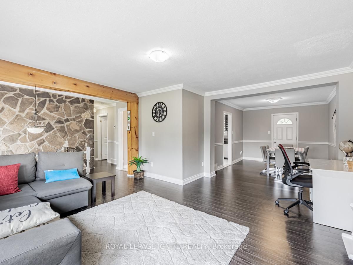 Detached House for sale at 803 Fairview Avenue, Pickering, Ontario, L1W 1M7 - Bay Ridges - MLS: E12946084