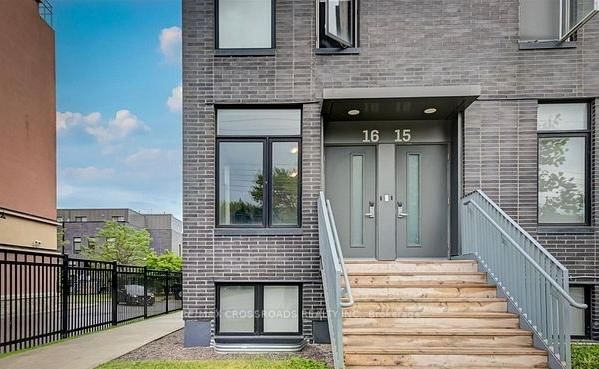 15 - 1720 Simcoe Street