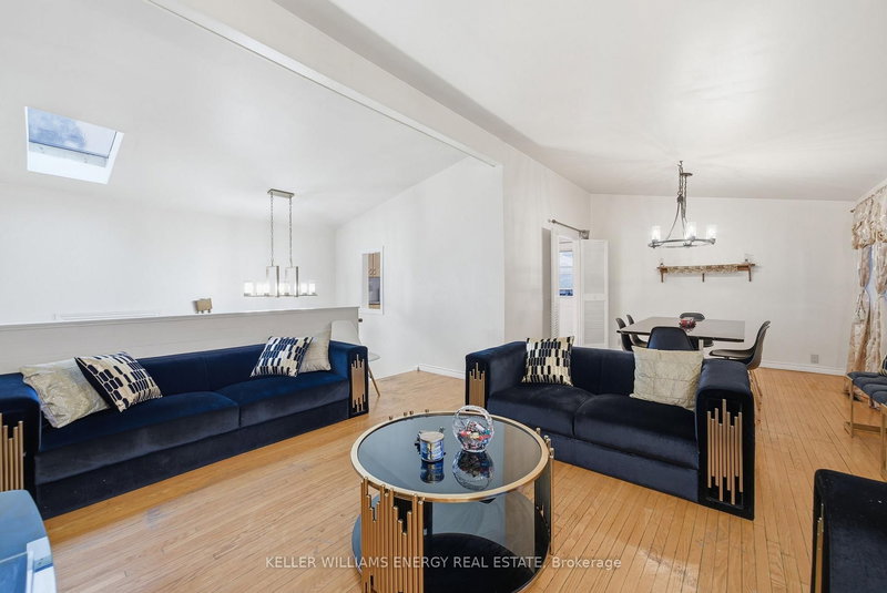 42 Oakley Blvd, Toronto, M1P 3P4 | Image 2