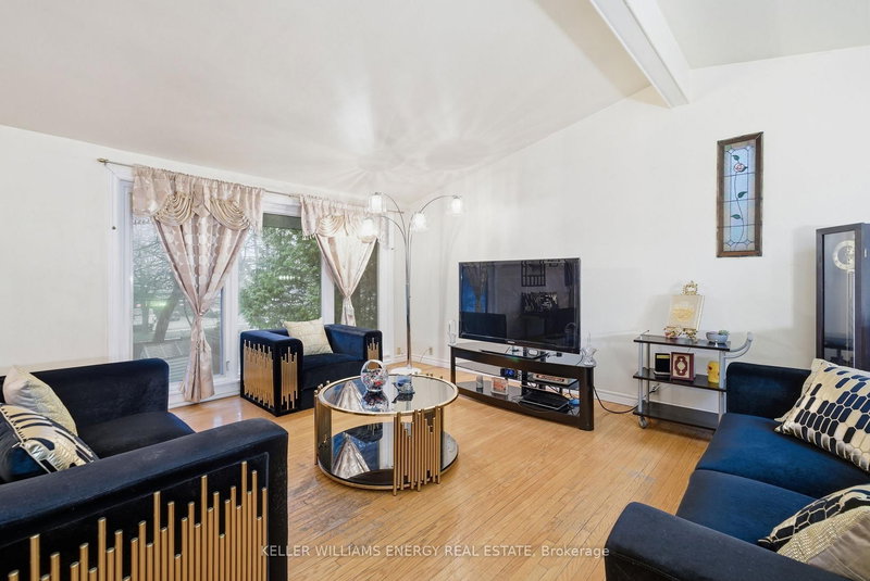 42 Oakley Blvd, Toronto, M1P 3P4 | Image 3