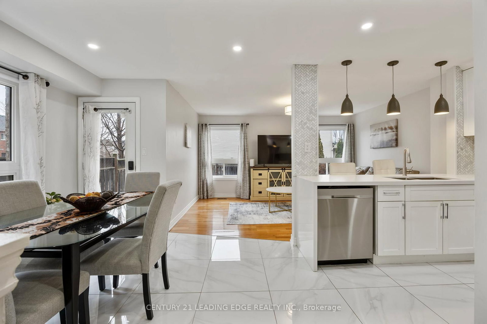 Detached House for sale at 36 Rampart Crescent, Whitby, Ontario, L1P 1T6 - Williamsburg - MLS: E12946868