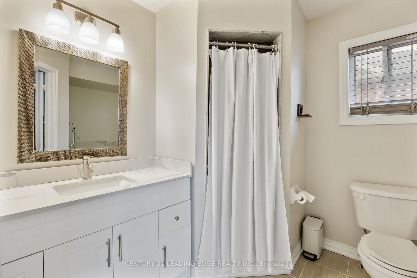 Detached House for sale at 36 Rampart Crescent, Whitby, Ontario, L1P 1T6 - Williamsburg - MLS: E12946868