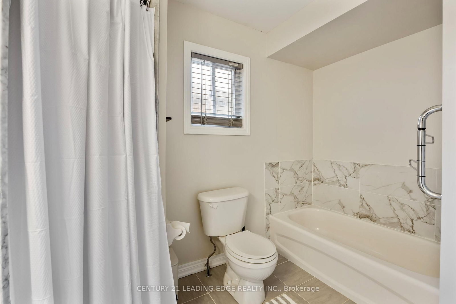 Detached House for sale at 36 Rampart Crescent, Whitby, Ontario, L1P 1T6 - Williamsburg - MLS: E12946868