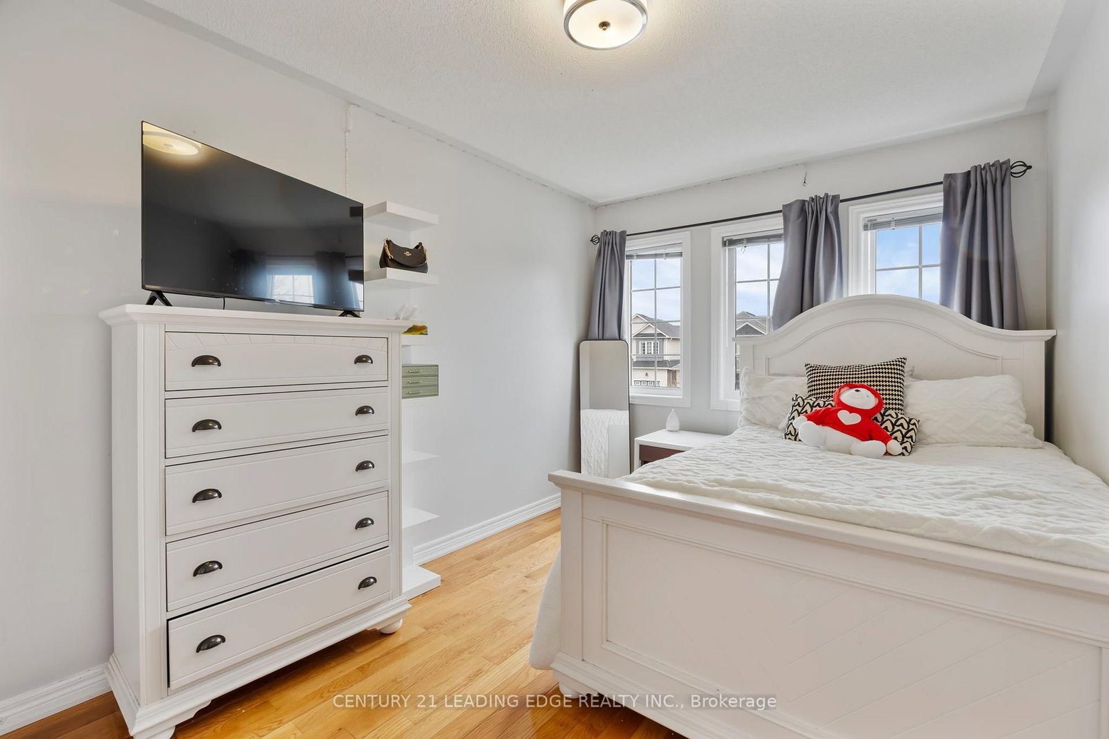 Detached House for sale at 36 Rampart Crescent, Whitby, Ontario, L1P 1T6 - Williamsburg - MLS: E12946868