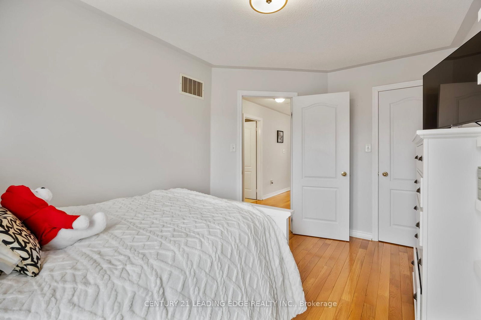 Detached House for sale at 36 Rampart Crescent, Whitby, Ontario, L1P 1T6 - Williamsburg - MLS: E12946868