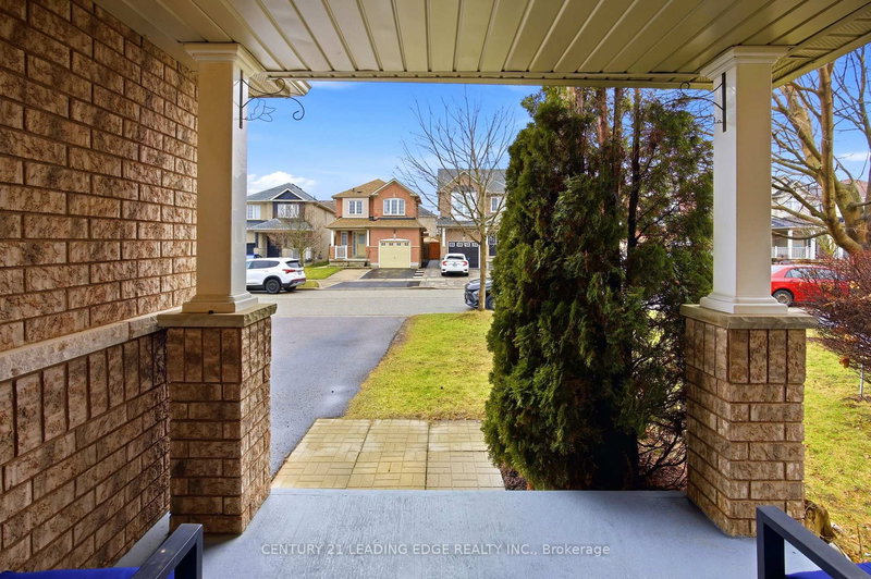 36 Rampart Cres, Whitby, L1P 1T6 | Image 3