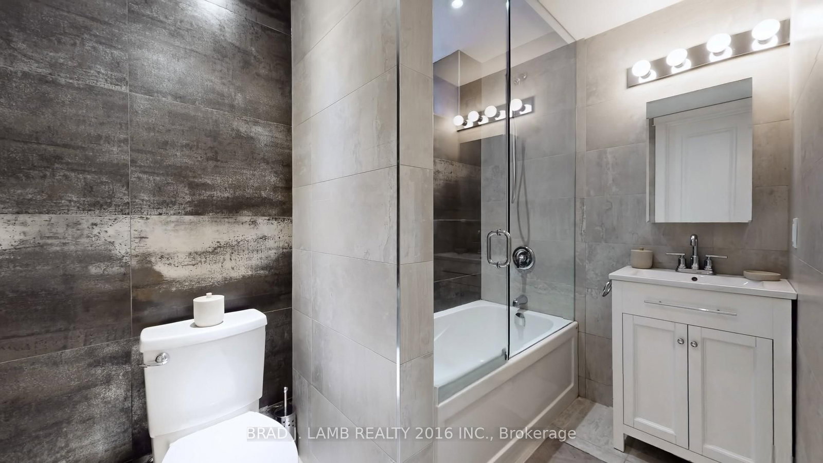 111 Woodbine Avenue • Toronto, ON photo 22