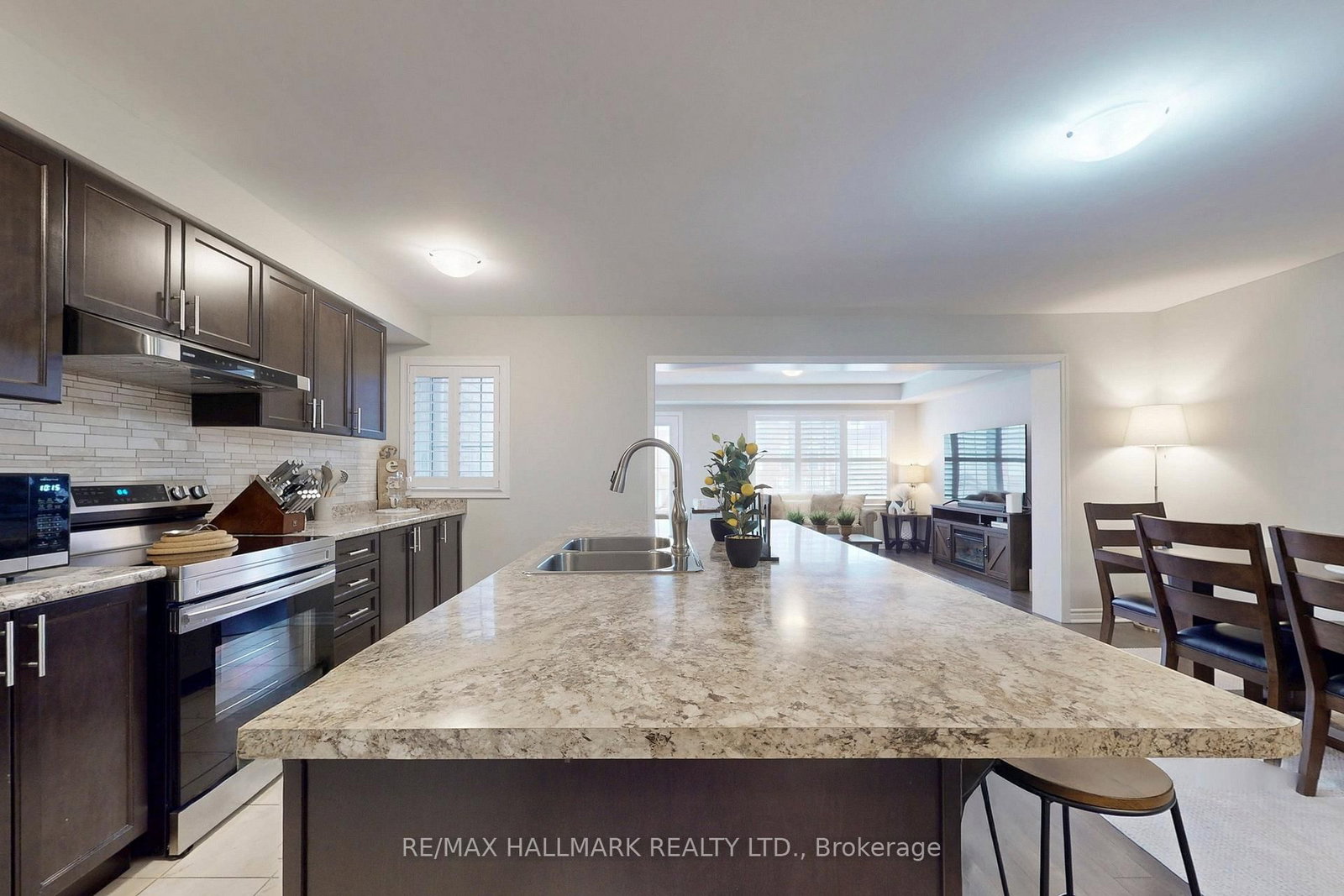 Townhouse for sale at 2421 Fall Harvest Crescent, Pickering, Ontario, L1X 0G1 - Rural Pickering - MLS: E12947430