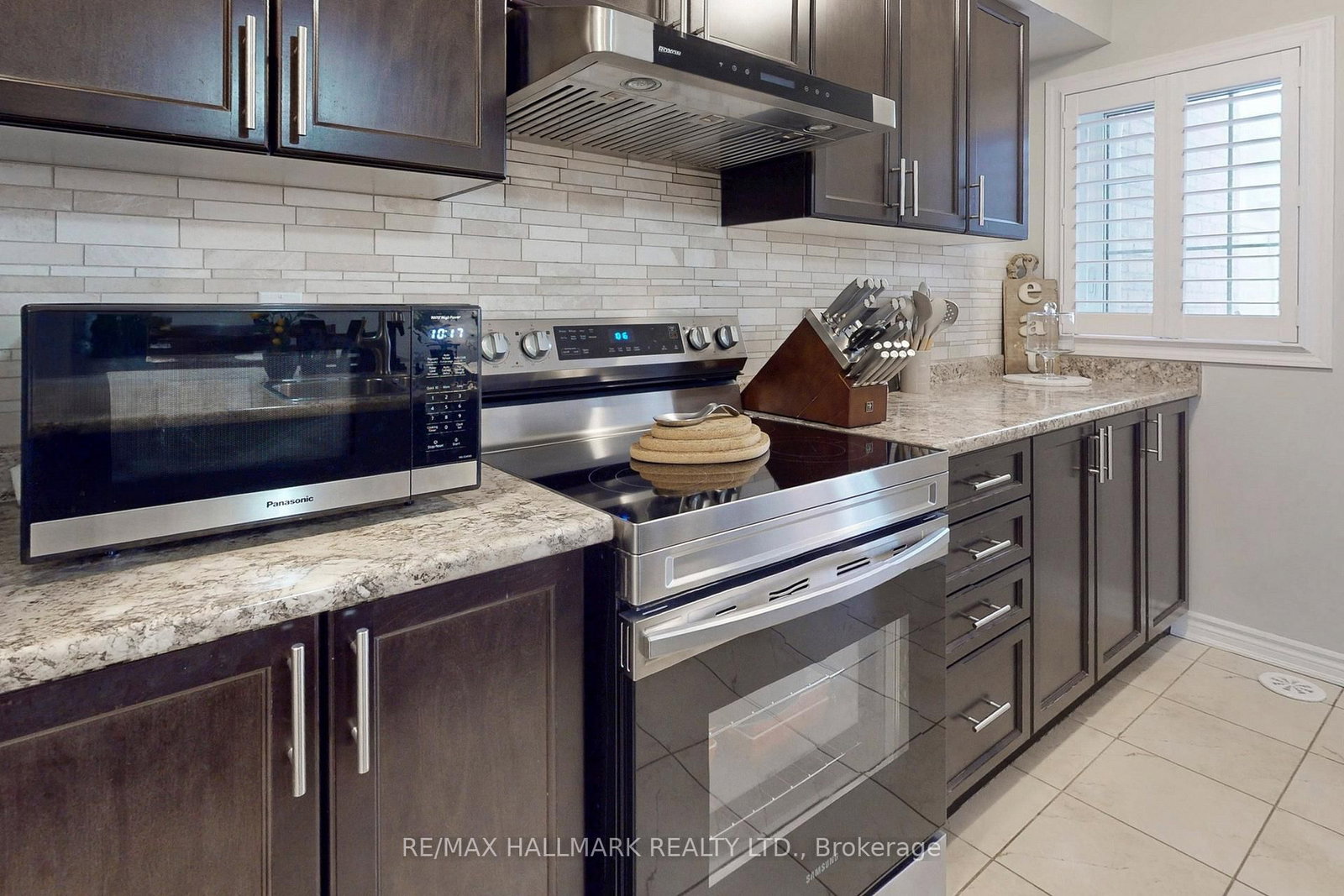 Townhouse for sale at 2421 Fall Harvest Crescent, Pickering, Ontario, L1X 0G1 - Rural Pickering - MLS: E12947430