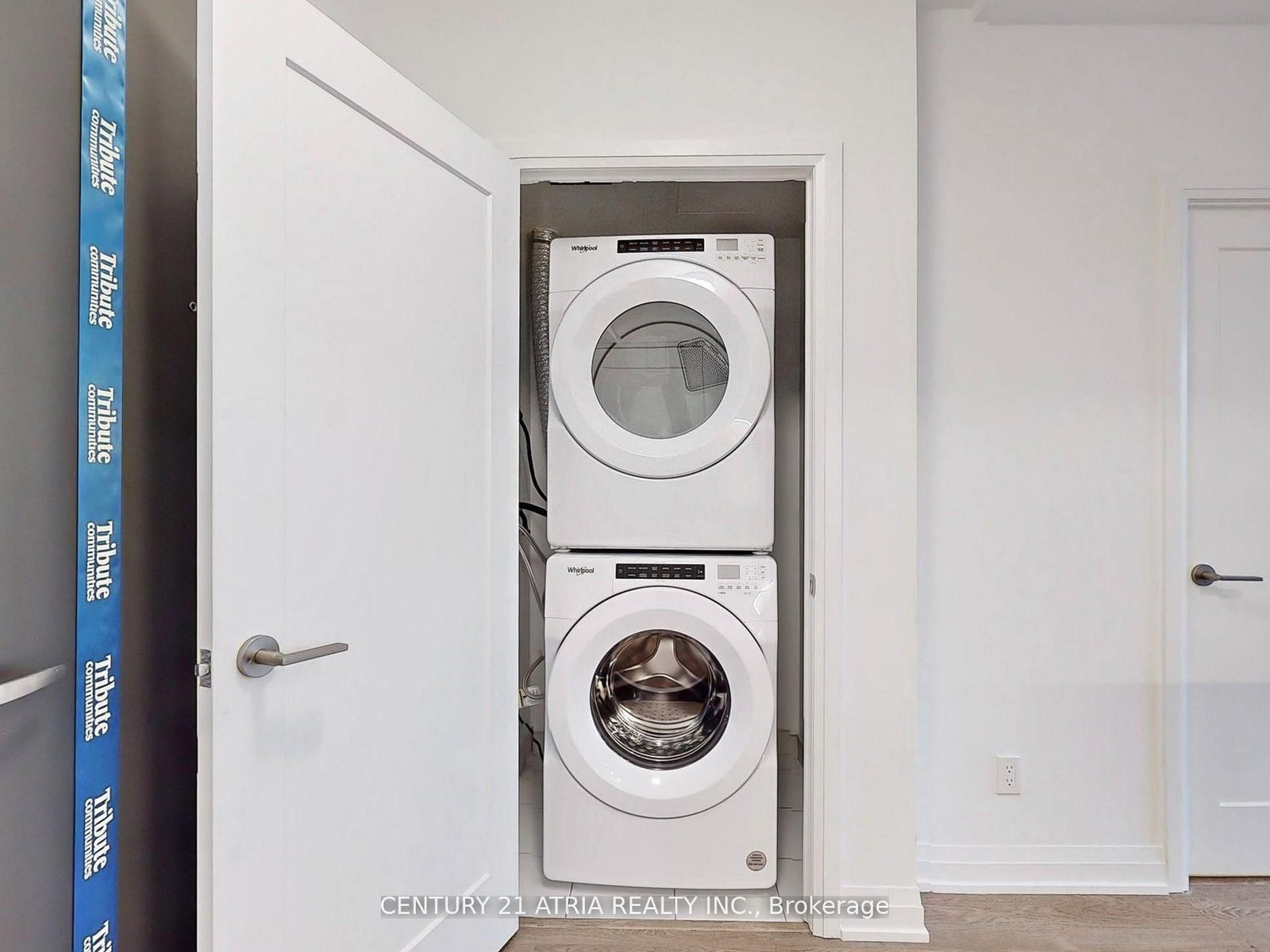 Condo for lease at 611-286 Main Street, Toronto, Ontario, M4C 0B3 - East End-Danforth - MLS: E12948002