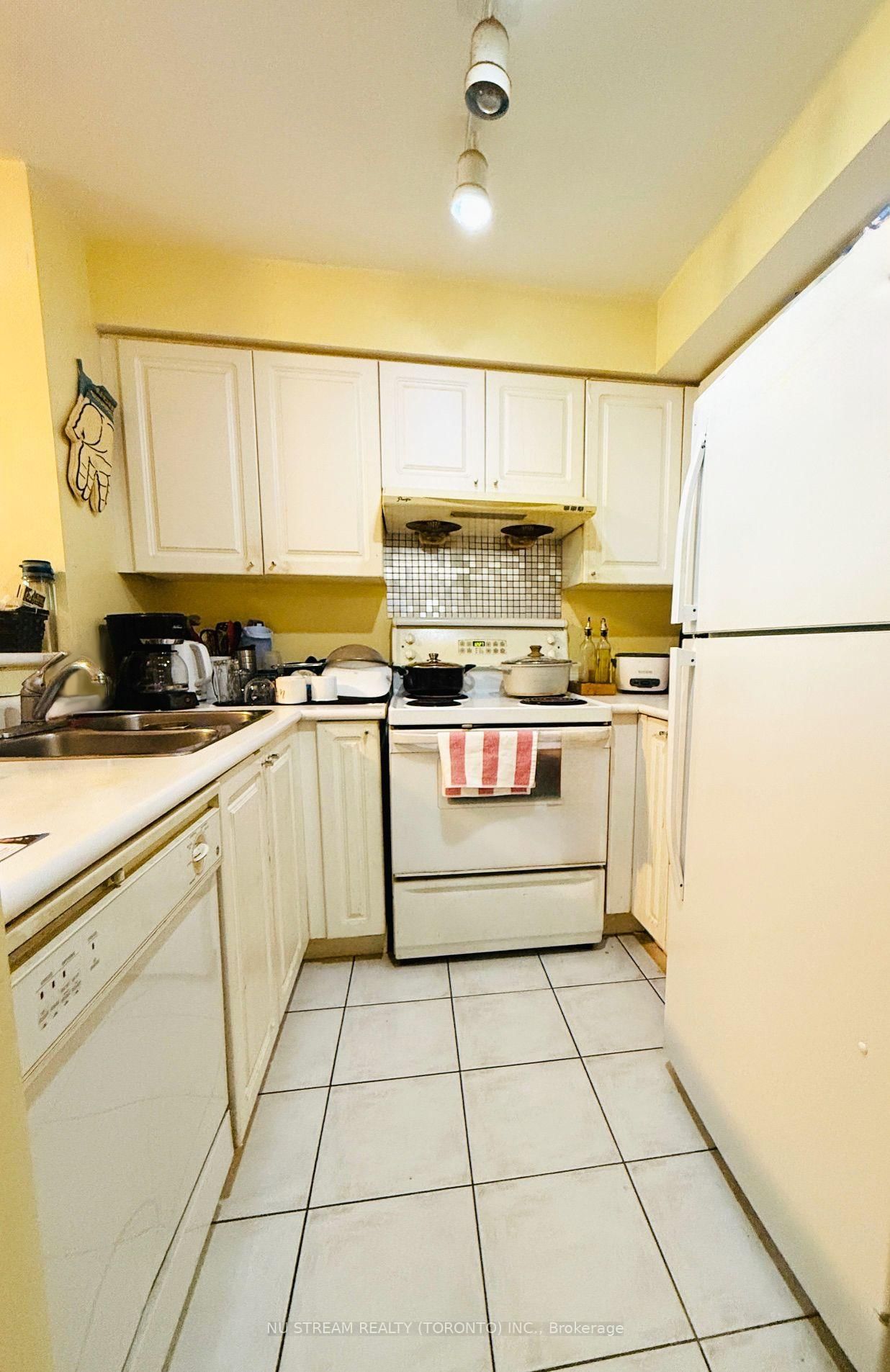 Condo for lease at 2306-11 Lee Centre Drive, Toronto, Ontario, M1H 3J5 - Woburn - MLS: E12948306