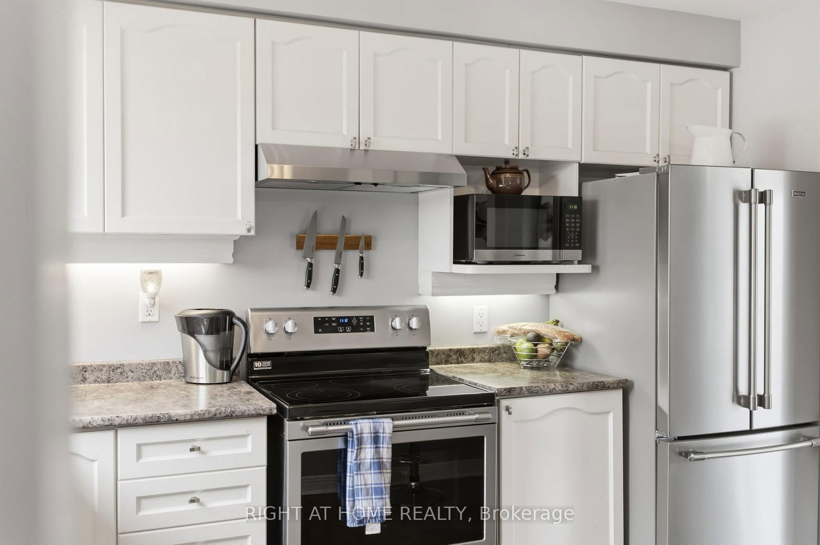 Townhouse for sale at 12-303 Garden Street, Whitby, Ontario, L1N 3W3 - Downtown Whitby - MLS: E12949032