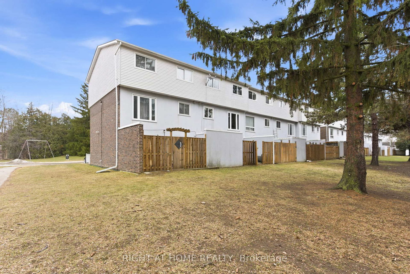 Townhouse for sale at 12-303 Garden Street, Whitby, Ontario, L1N 3W3 - Downtown Whitby - MLS: E12949032