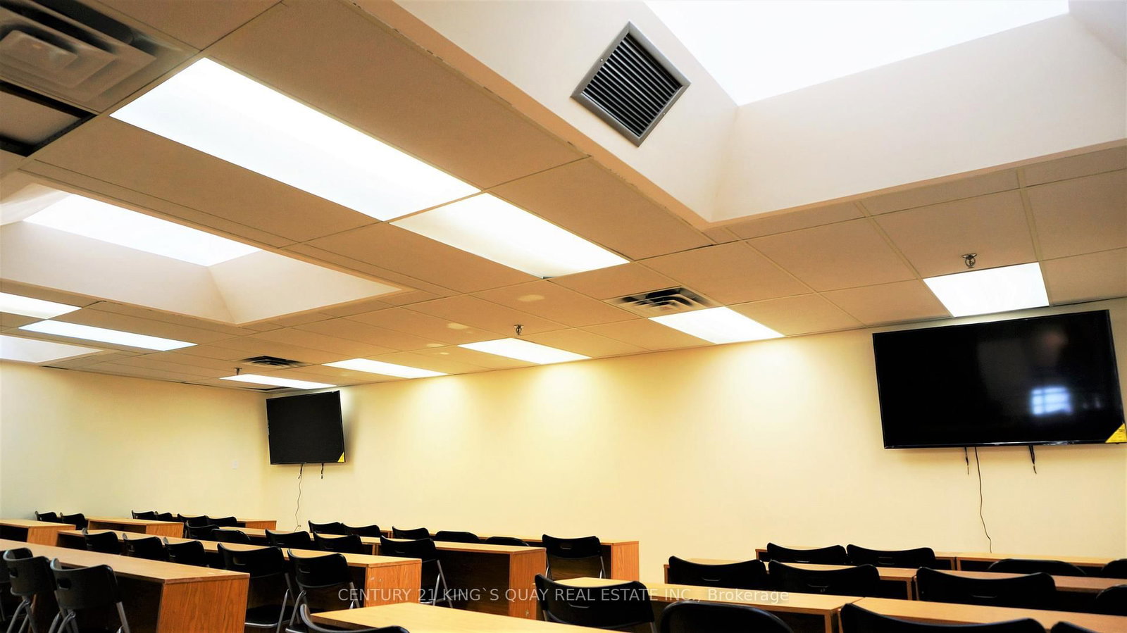 56 Redlea Avenue - Photo 3