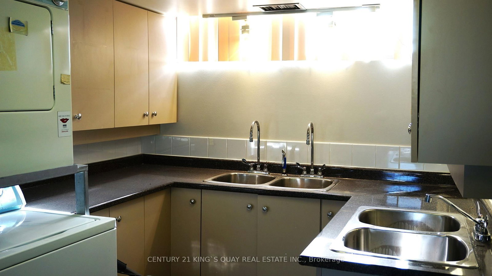 56 Redlea Avenue - Photo 7