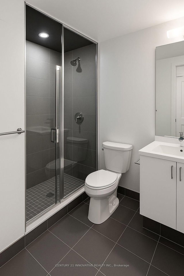 2707 - 2545 Simcoe Street N