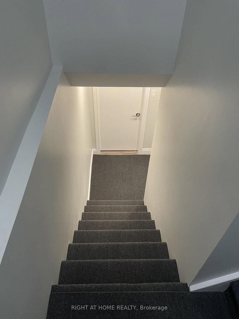 Lower - 840 Fairview Ave, Pickering, L1W 1M8 | Image 3