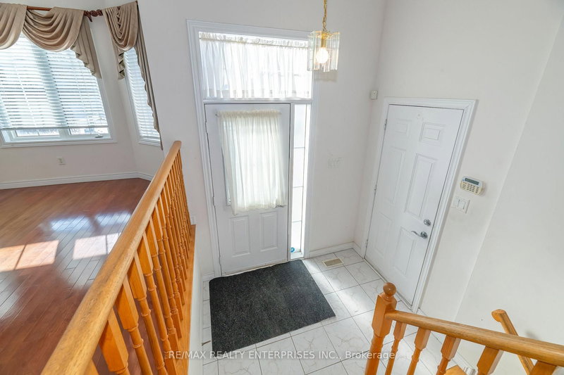 802 Coldstream Dr, Oshawa, L1K 2Z3 | Image 3