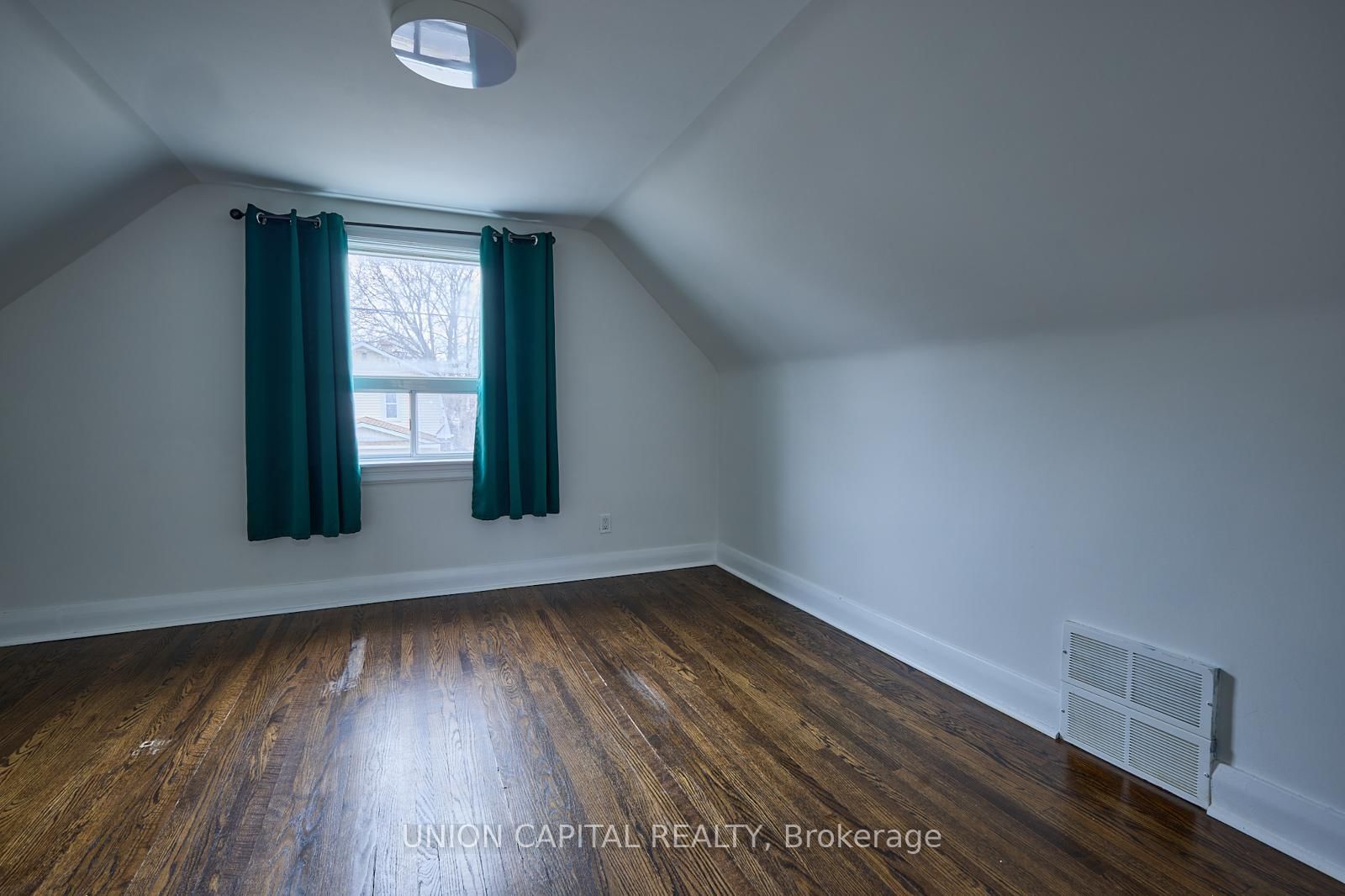 269 Haig Street, Unit Upper - Photo 8