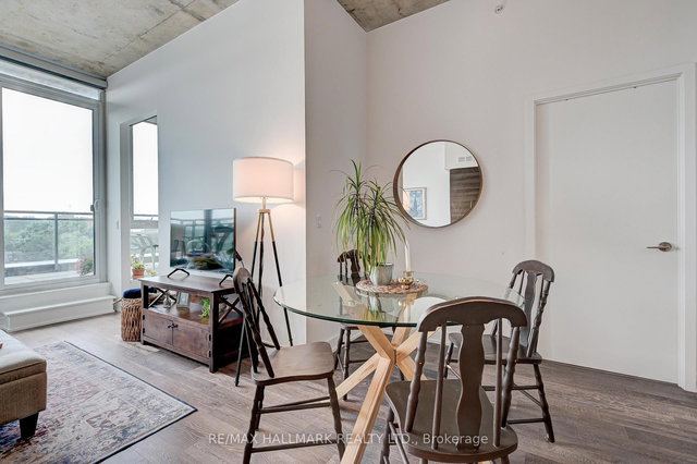 813 - 1238 Dundas Street E