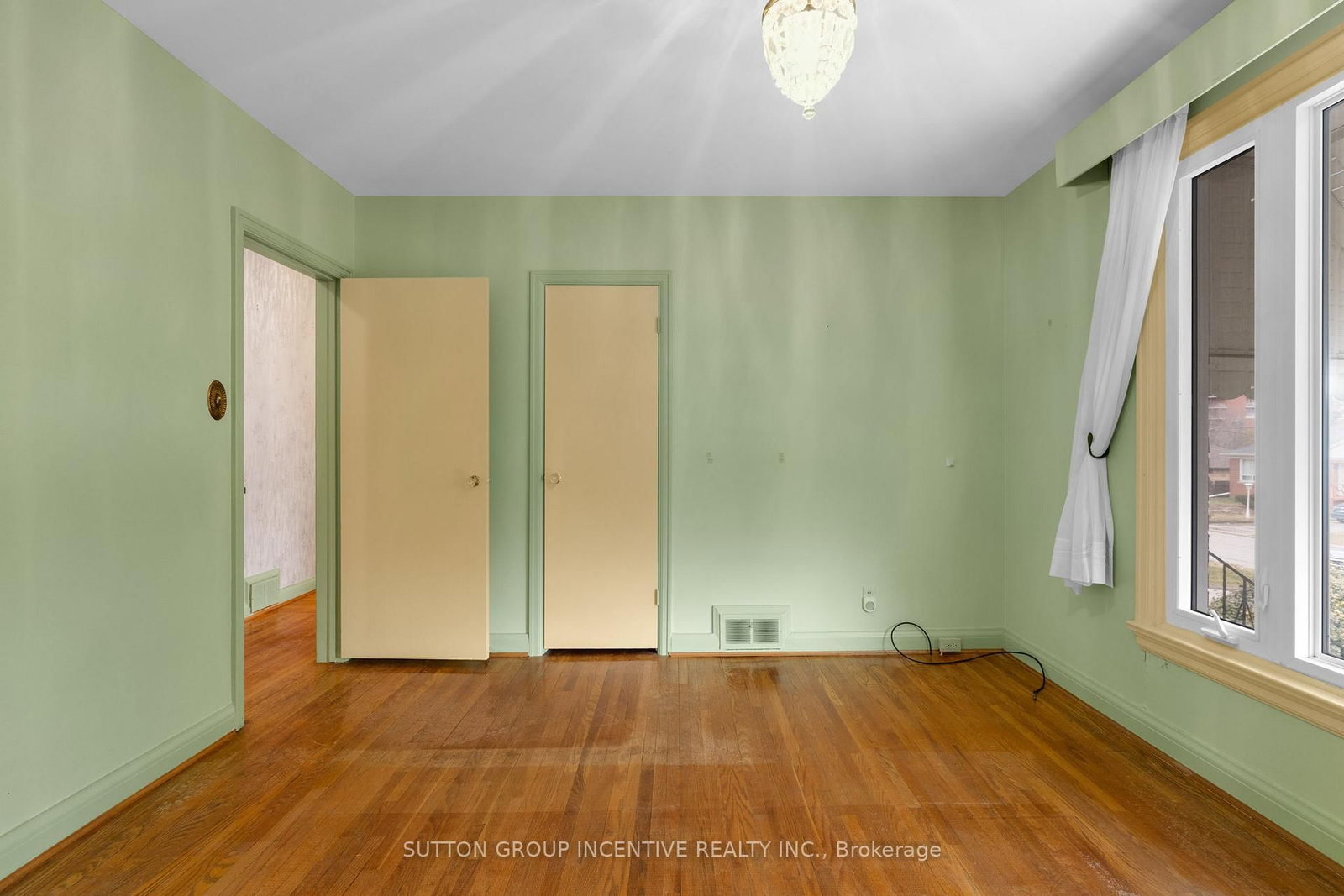 Detached House for sale at 6 Kingsmere Crescent, Toronto, Ontario, M1M 3B3 - Scarborough Village - MLS: E12951286