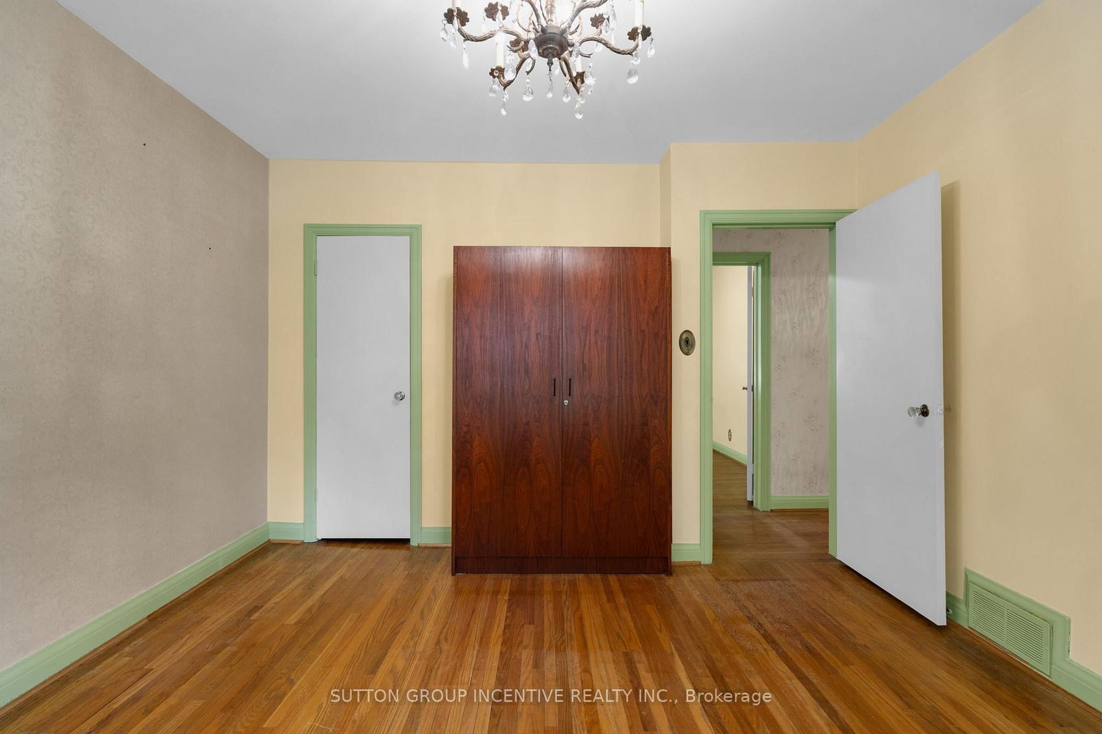 Detached House for sale at 6 Kingsmere Crescent, Toronto, Ontario, M1M 3B3 - Scarborough Village - MLS: E12951286