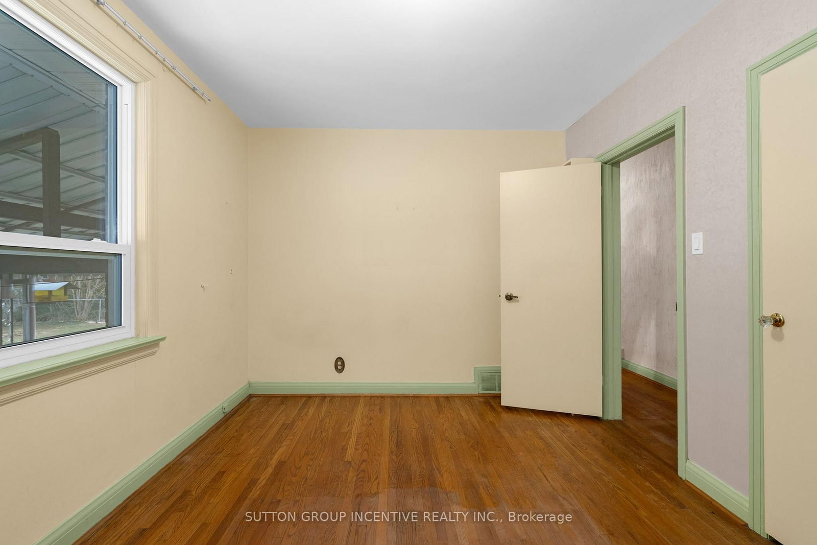 Detached House for sale at 6 Kingsmere Crescent, Toronto, Ontario, M1M 3B3 - Scarborough Village - MLS: E12951286