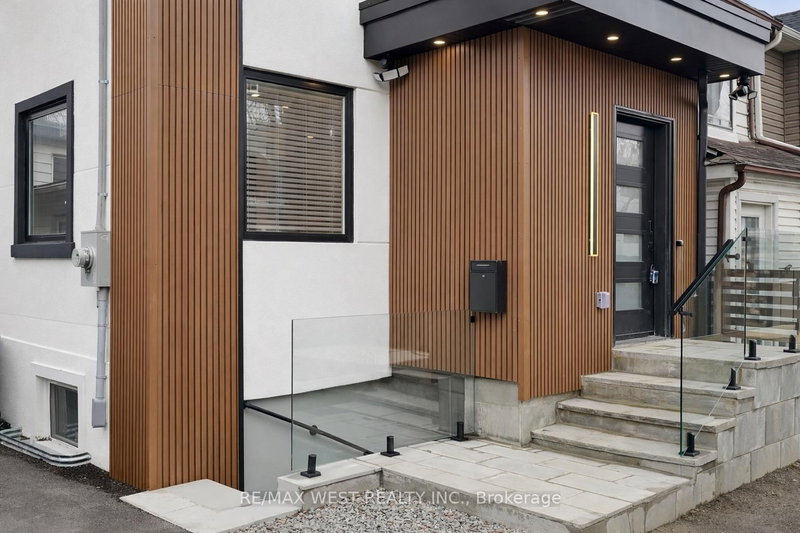 201 Rhodes Ave, Toronto, M4L 3A2 | Image 2