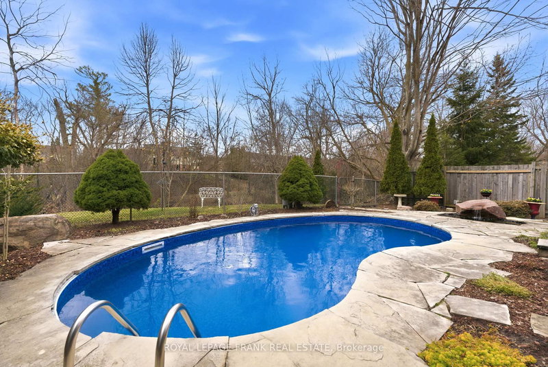 9 Royal Pines Crt, Clarington, L1C 4P4 | Image 3