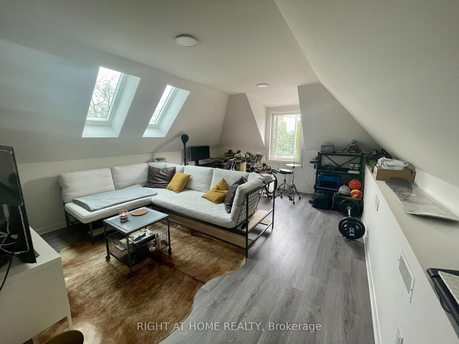 1258 Broadview Avenue, Unit 4 - Photo 5