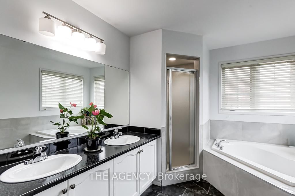 Detached House for sale at 3241 Country Lane, Whitby, Ontario, L1P 1T5 - Williamsburg - MLS: E12952494