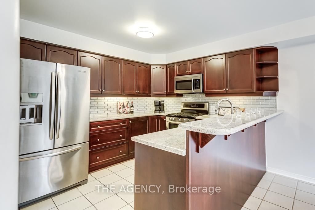 Detached House for sale at 3241 Country Lane, Whitby, Ontario, L1P 1T5 - Williamsburg - MLS: E12952494