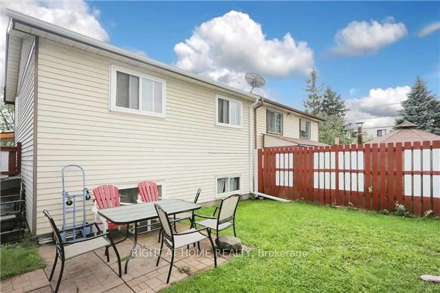 402 Chandos Crt, Oshawa, L1J 6R1 | Image 3