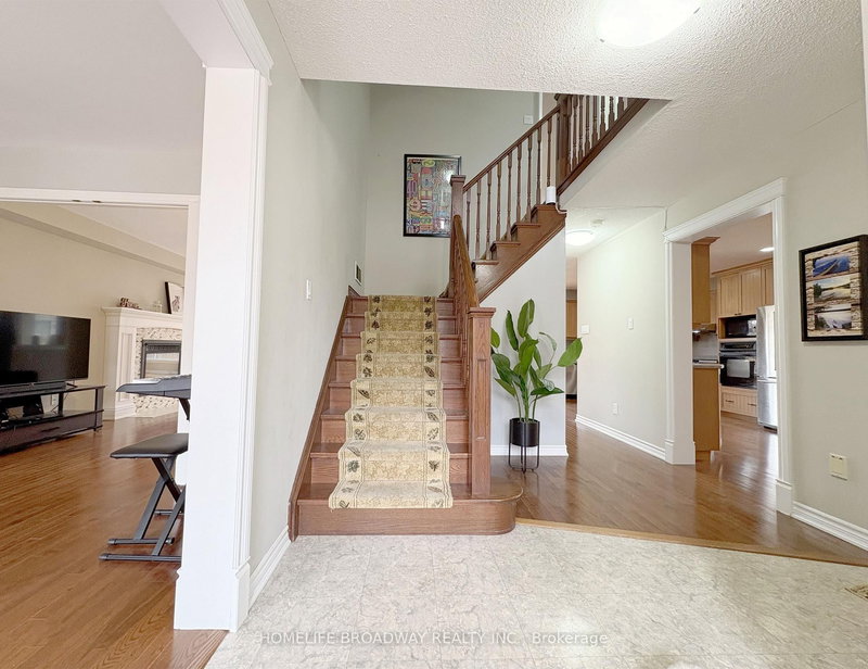 50 Fallingbrook St, Whitby, L1R 1L8 | Image 3