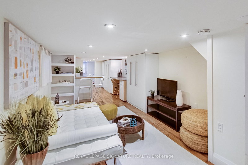 Lower - 6 King Edward Ave, Toronto, M4C 5J6 | Image 2